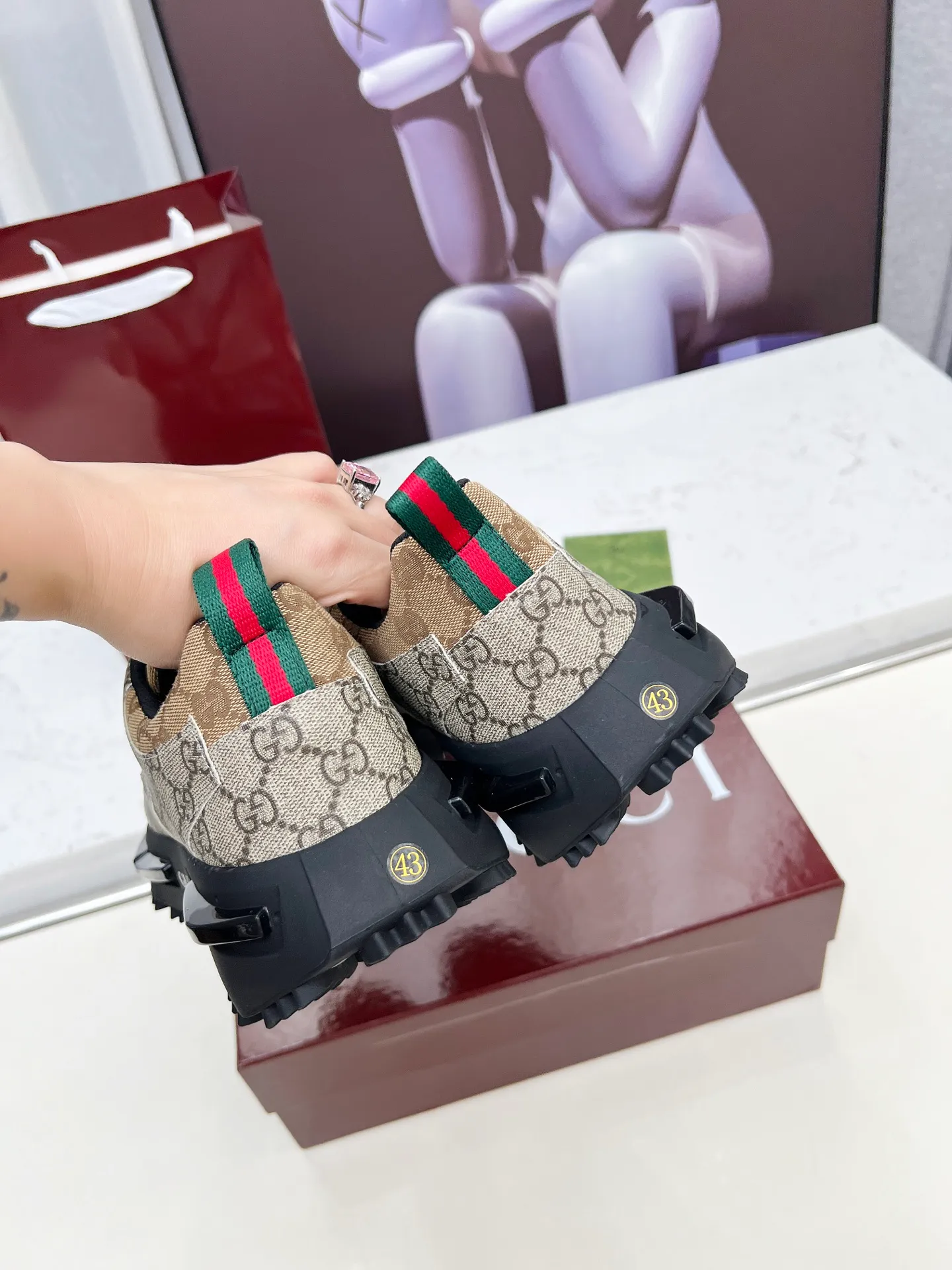 👟👟Ex-factory price 560👟👟 ❤️‍🔥❤️‍🔥❤️‍🔥Gucci series 2.0 sports shoes are made with heavy investment❤️‍🔥❤️‍🔥❤️‍🔥Renewed interpretation of the brand's iconic striped webbing elements😍😍When retro genes collide with futuristic design🎊🎊This new pair of Gucci shoes directly reaches the trend threshold💥 ✔️Caron color contrast + classic stripes, GG reflective piping, visual impact, and comes with high-light filter when out on the street ✔️Multi-layer structure of different materials, mesh breathability, leather shaping, outsole EVA foam and TPU combination😍😍😍Fashion and practicality online ✔️Details of double G midsole + iconic double G lock shoelaces, retro DNA is crazy and restless, and every step is based on the trendy aesthetic❤️❤️❤️❤️ Matching code: male 39-44